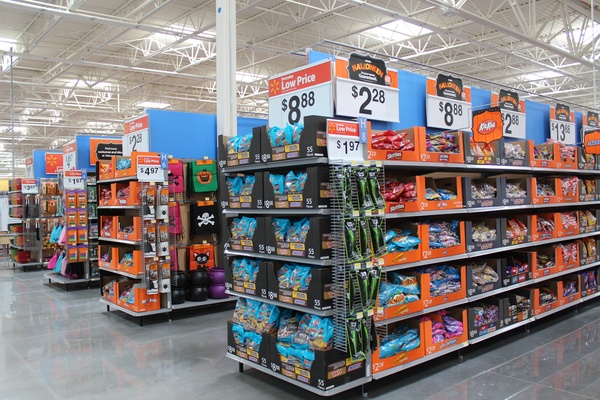 Walmart_Heights_Yale Street_Halloween_candy