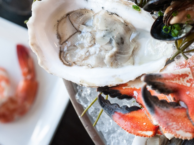 Houston S Best Oyster Restaurants From Grungy Dives To Brand New Number 13 Restaurant In Galveston Oyster January 2017