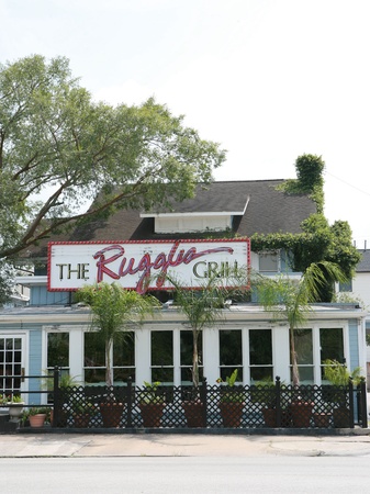 Places-Eat-Ruggles Grill-5115 Westheimer-exterior-1