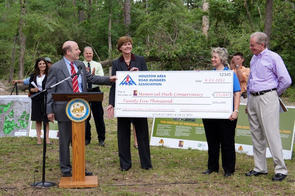 Re-plant_Memorial Park_Annise Parker_HARRA_Nancy Sullivan_Joe Turner