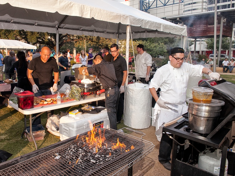 21, Backyard Burger, photo essay, September 2012, crowd, cooks