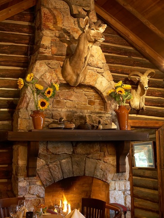 News_restaurant_Rainbow Lodge_fireplace