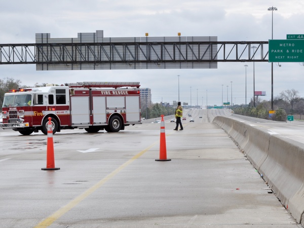 snow_day_hfd_highway_blockade