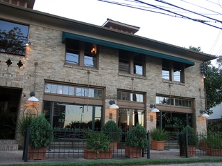Places-Eat-Nino's-exterior-1
