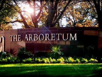Austin Photo: places_shopping_arboretum_exterior