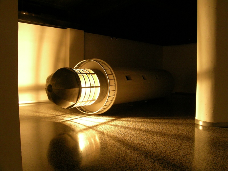 Adiós Utopia: Faro tumbado (Felled Lighthouse)