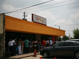 Places-Eat-The Breakfast Klub-exterior-with crowd-1