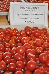 Austin Photo Set: News_Jessica Dupuy_Monument Market_July 2011_tomato