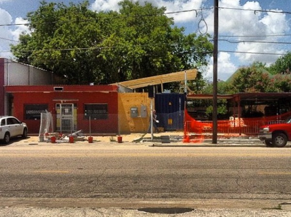Moon Tower Inn, Houston, construction