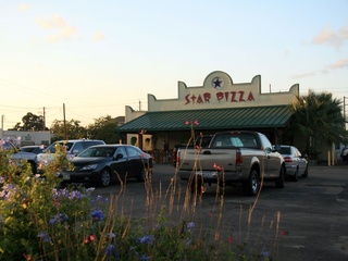 Places-Eat-Star Pizza-Harvard-Heights-exterior-1