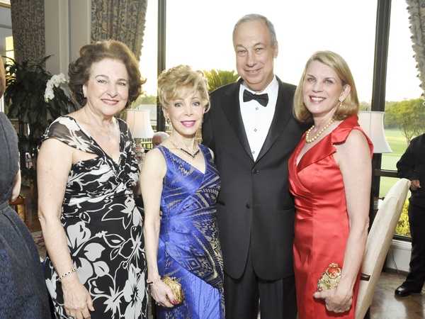 News_009_CancerForward Summer Standard_May 2012_Joann Crassas_Margaret Alkek Williams_Robert Peiser_Nancy Peiser