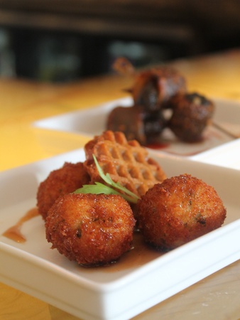 Marcy, happy hour deals, December 2012, Triniti Bar Bites, fried chicken meatballs, waffle