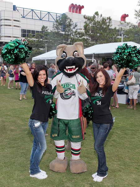 43, Backyard Burger, photo essay, September 2012, cheerleaders, mascot