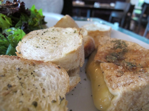 Sale Sucre, restaurant, bread, brie