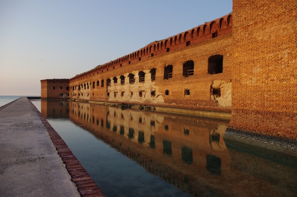 tortugas_fort_reflect