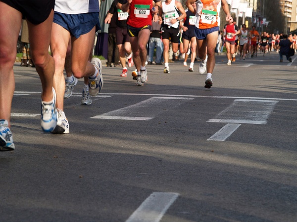 News_Runners_marathon_tennis shoes_street