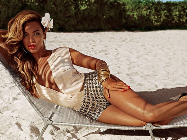 Beyonce, H&M, beach