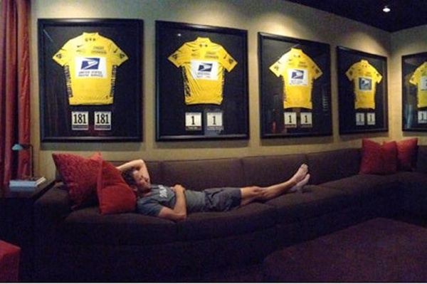 Austin Photo Set: News_caitlin_lance armstrong_twitter photo_nov 2012_jerseys