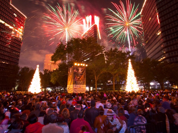 News_Uptown Park_Fireworks