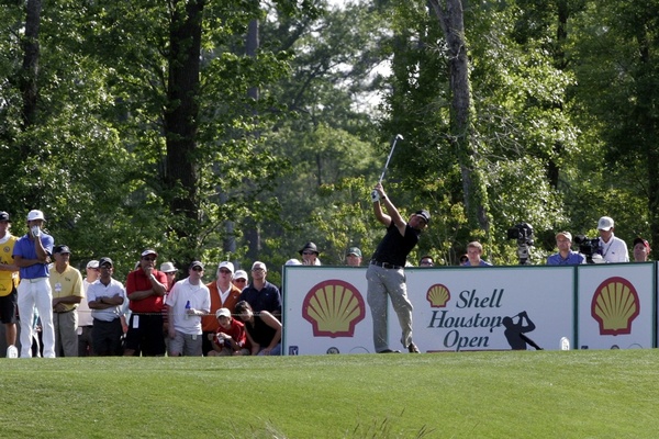 SHO_Phil_Mickelson_golf_tees_off