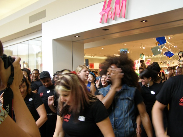 News_H&M, grand opening, May 31, 2012