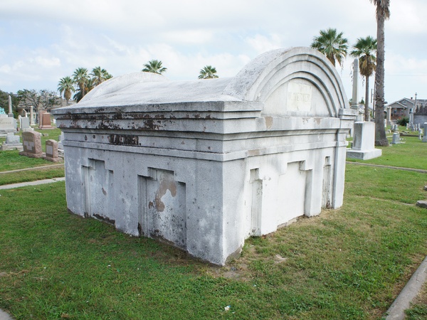 Galveston, haunted tours, October 2012, tomb, mausoleum, tombstones, cemetery