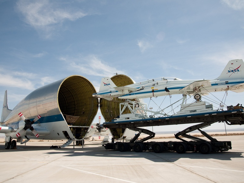 Super-Guppy-NASA-airplane-open-to-transport-jet_120615.jpg