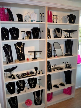 News_Heather Staible_retail therapy_Lola G_jewelry