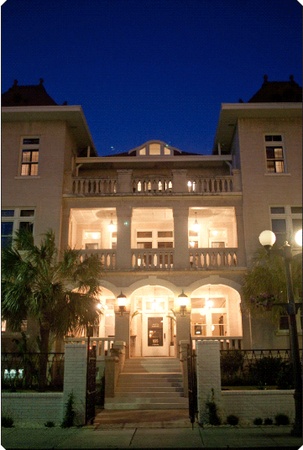 Austin Photo Set: News_Jessica Dupuy_Hotel Havana_October 2011_exterior