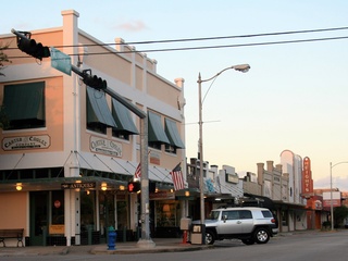 Places-Shopping-19th Street Shopping District