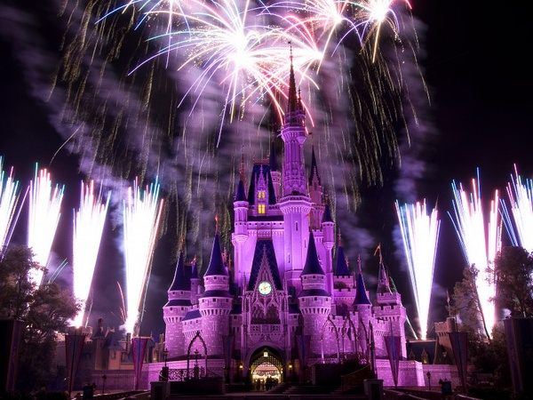 News_Disneyland_California_castle_fireworks
