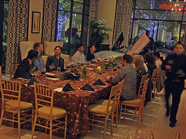 011, Toan Nguyen event, December 2012 venue, setting, crowd