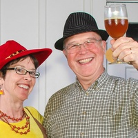 Manos de Cristo presents Beer, Wine & Swine