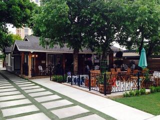 CommonWealth Coffeehouse & Bakery restaurant exterior