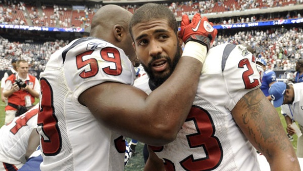 Arian Foster embrace