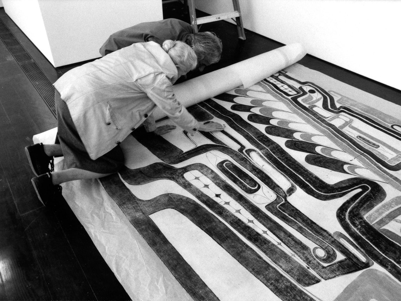 News_27_The Menil Collection opening, June 3, 1987_Dominique de Menil_installing art