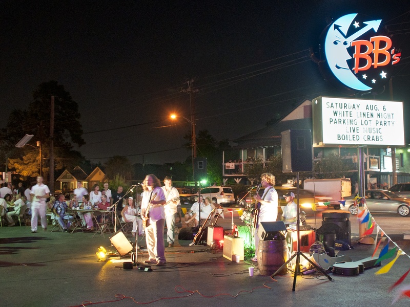 News_White Linen Night_BB's Cafe_Aug 2011