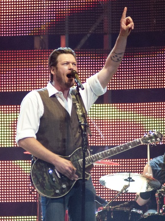 News_007_RodeoHouston_Blake Shelton_March 2012