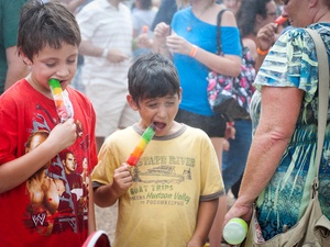 Austin Photo Set: News_Jon Shapley_ice cream festival_August 2011_pops