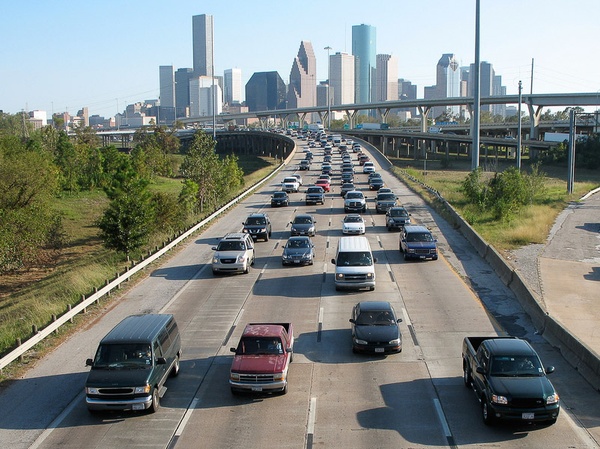 News_Houston_skyline_downtown_traffic