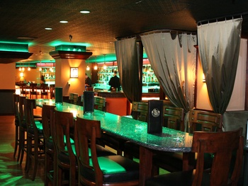 Places-Drinks-The Black Swan interior