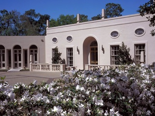 Places-A&E-Rienzi-exterior-day-CVB