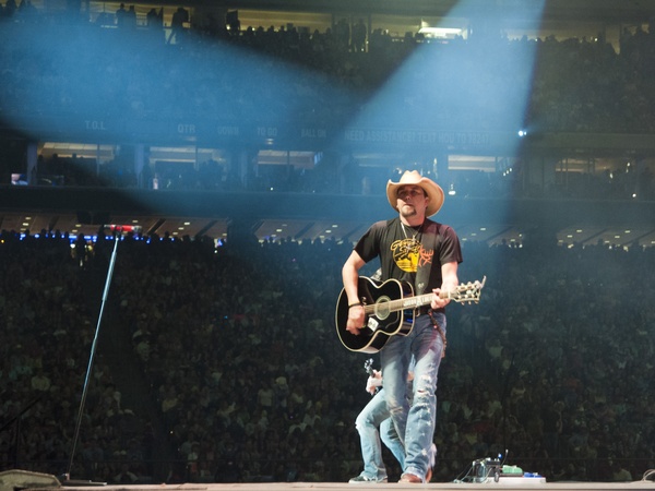 Jason Aldean solo