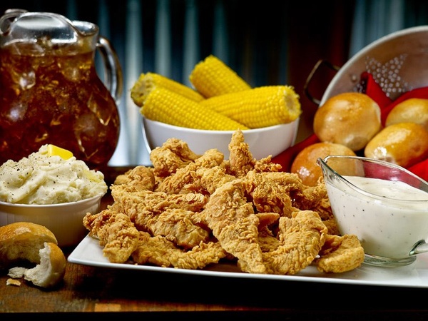News_Chicken Express, fried chicken, rolls, mashed potatoes, iced tea