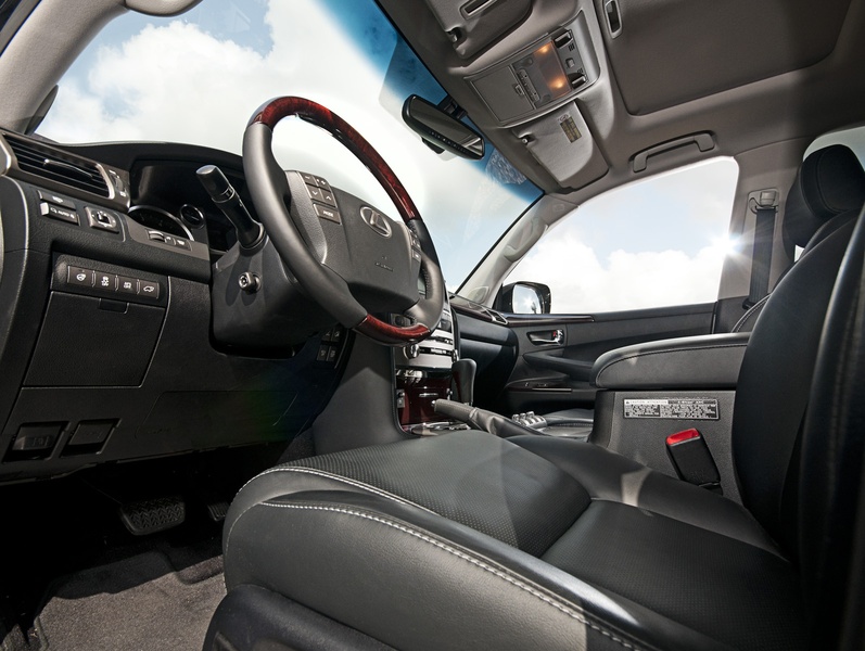 News_Aug12_LexusLX570