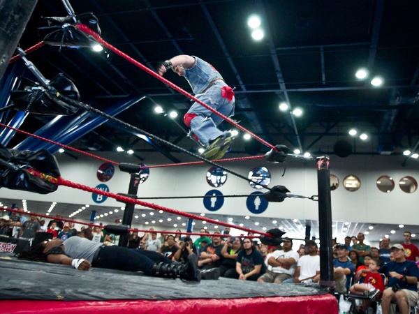 Comicpalooza wrestler jump