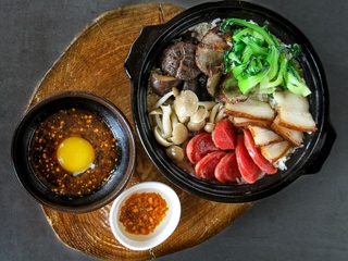 Old Thousand restaurant clay pot