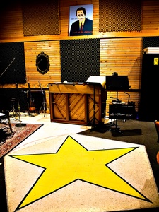 News_Douglas Newman_SugarHill Recording Studios_interior_with star