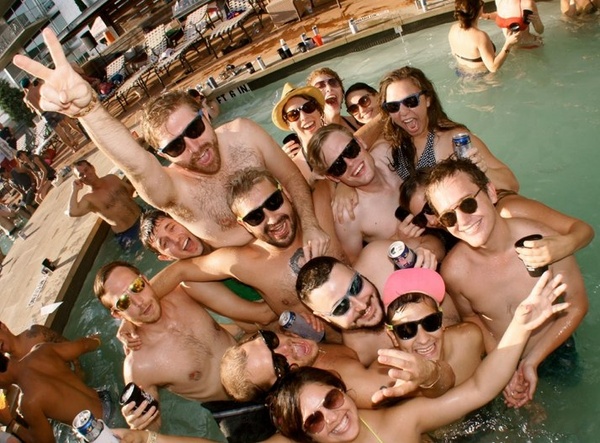 Austin photo: News_Chad Swiatecki_Learning Secrets Pool_Everyone