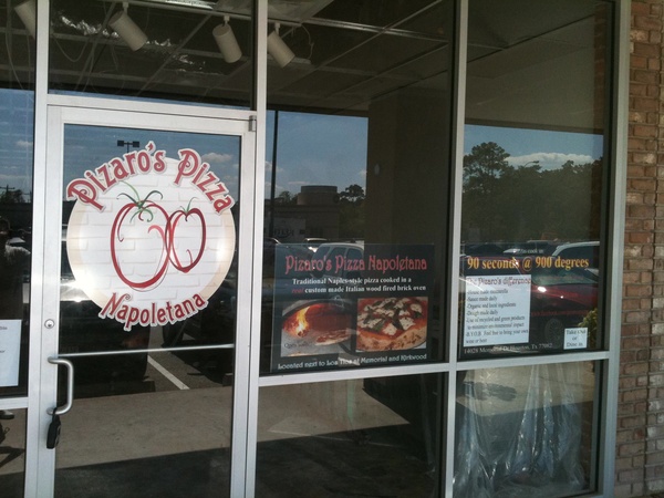 News_Pizaro's Pizza_pizza_store front